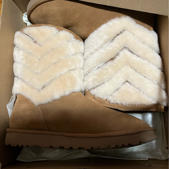 COPY - BRAND NEW UGG- Tania Ugg Boots size 11 with box - Picture 3 of 8